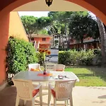 Апартаменты Charming With Garden *
